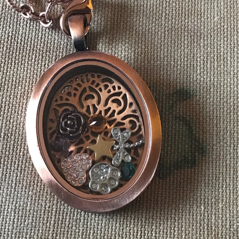 Large floating locket
